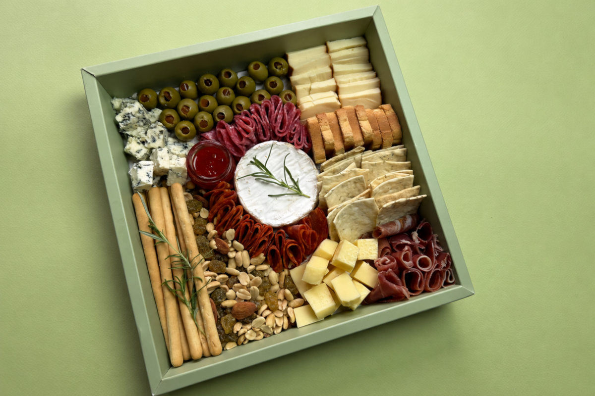 Caja de quesos y charcutería para compartir